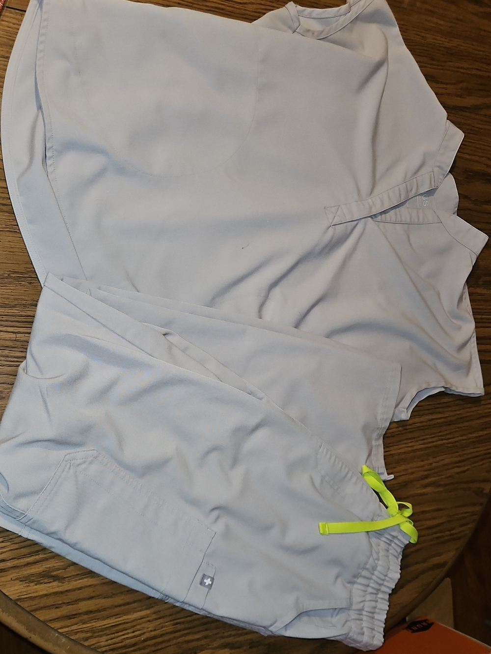 Figs Women’s Light Gray Scrub Set